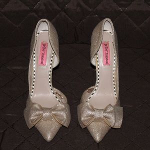 Betsey Johnson Glitter Bow Pointed Toe Heels